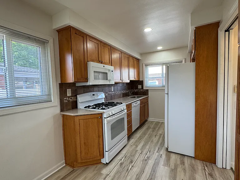 2431 Grange Rd — Photo 10