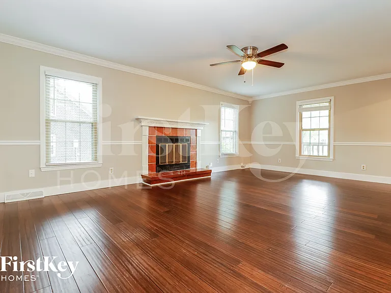 120 Fox Chase Dr — Photo 2