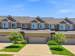 2233 E Grantview Dr, Coralville, IA 52241