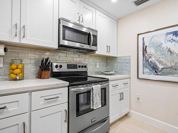 4th image of 2054 Alta Meadows Ln APT 2402