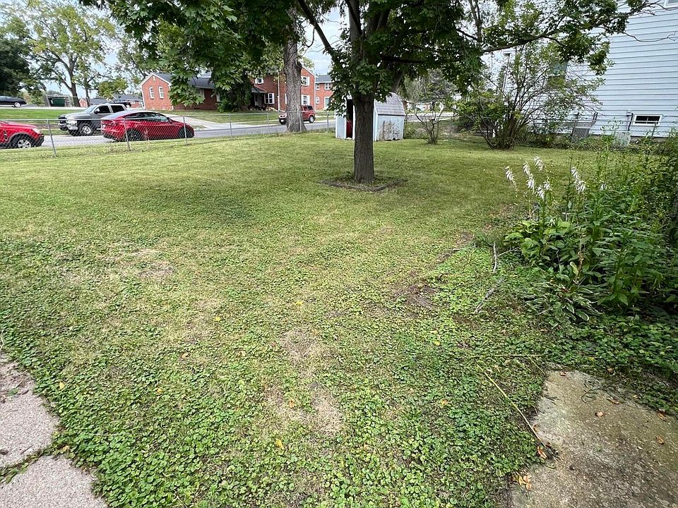 2nd image of 1720 Douglas Ave