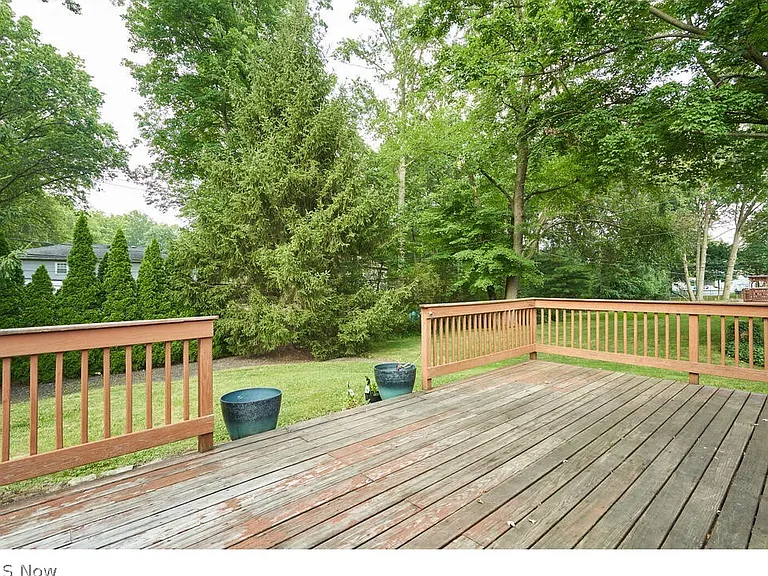 27798 Edgepark Dr — Photo 15