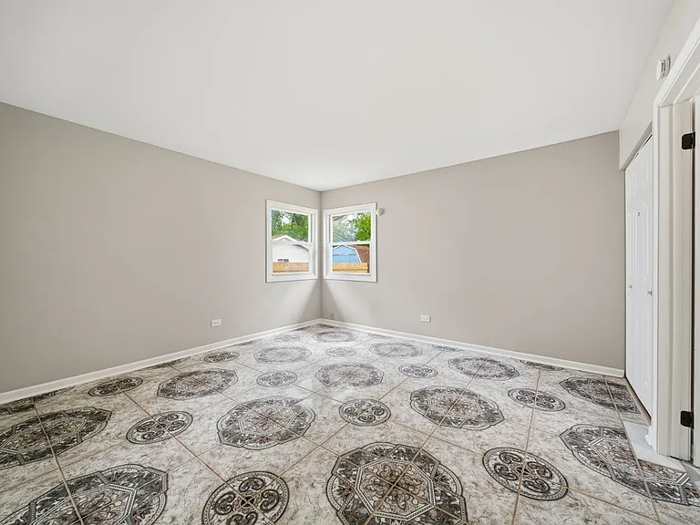 531 Wallace St — Photo 15