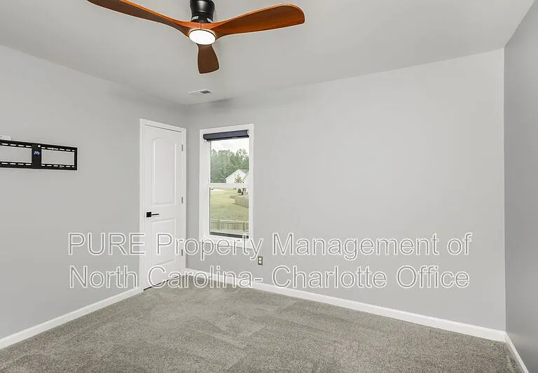 327 Silverleaf Dr — Photo 13