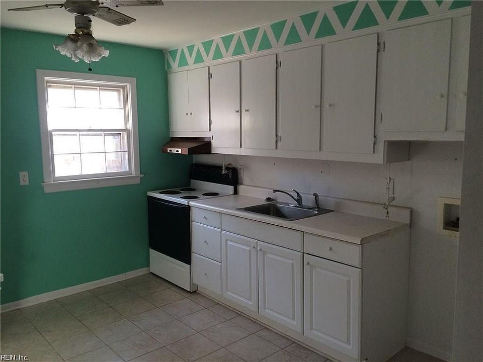 2nd image of 2220 Bayberry St #A