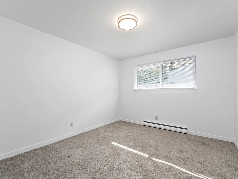 913 Harrington Ave NE — Photo 30