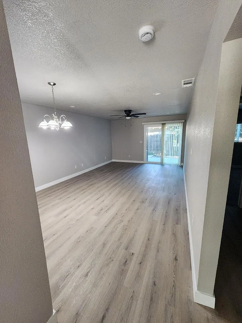 Oakmore Apartments — Photo 2