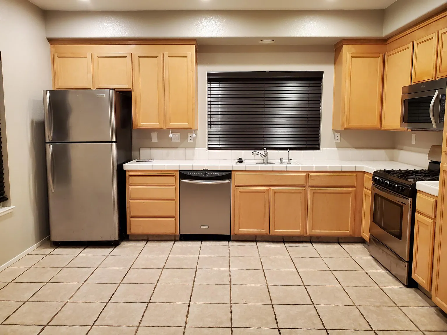 4 bed, 2.5 bath, 1517 sqft, $4,200 — Photo 2