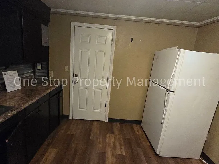 1312 1/2 N Main St — Photo 5