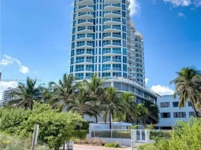 Collins Ave — Photo 15