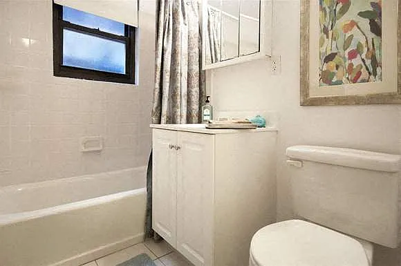 Harvard Terrace - Bathroom