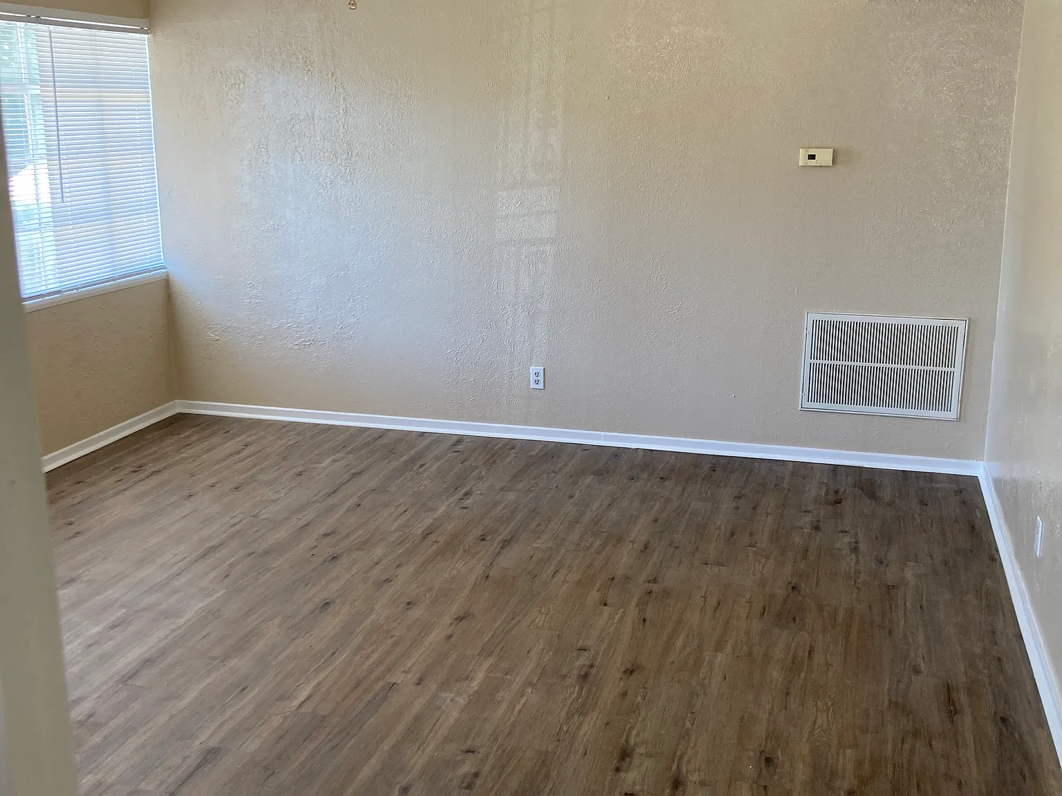 2 bed, 1096 sqft, $950 — Photo 2