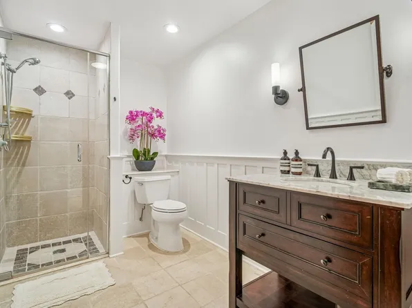 174 Washington Street image 25 of 32