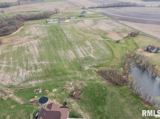 130 S California Rd, Pekin, IL 61554