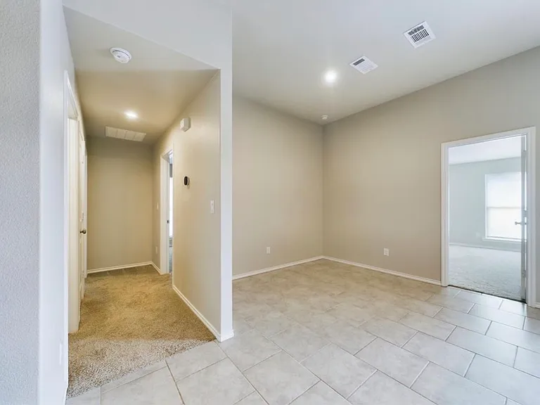 2911 Urbana Pl — Photo 5