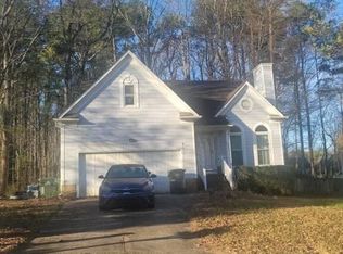 6213 Leesburg Ln, Raleigh, NC 27617