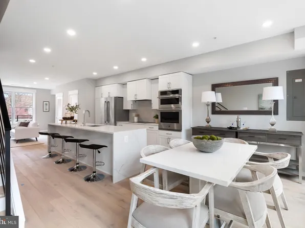 414 D St SE #A, Washington, DC 20003