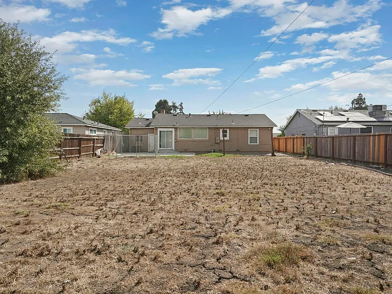 451 Marengo Ave — Photo 32