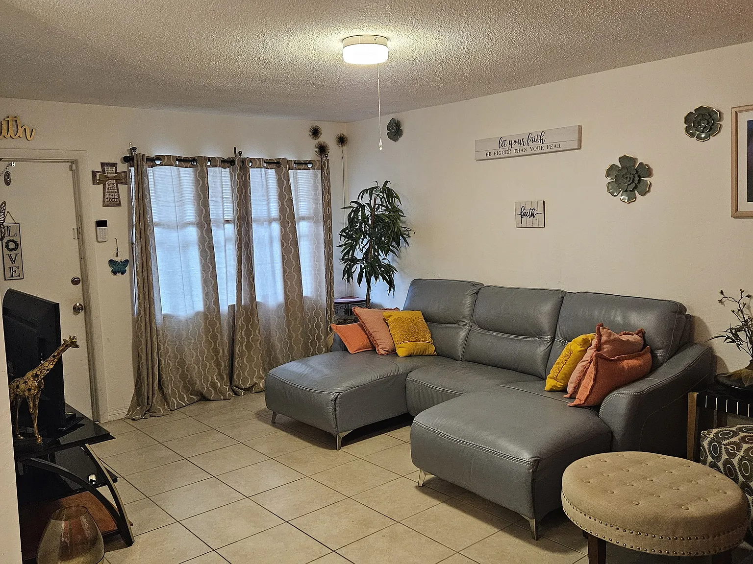 1 bed, 1.5 bath, 643 sqft, $1,700 — Photo 2
