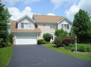 2312 Pine Crest Ct, Spring Grove, IL 60081