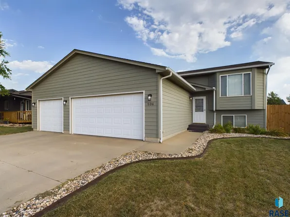 506 Lois Ln, Harrisburg, SD 57032