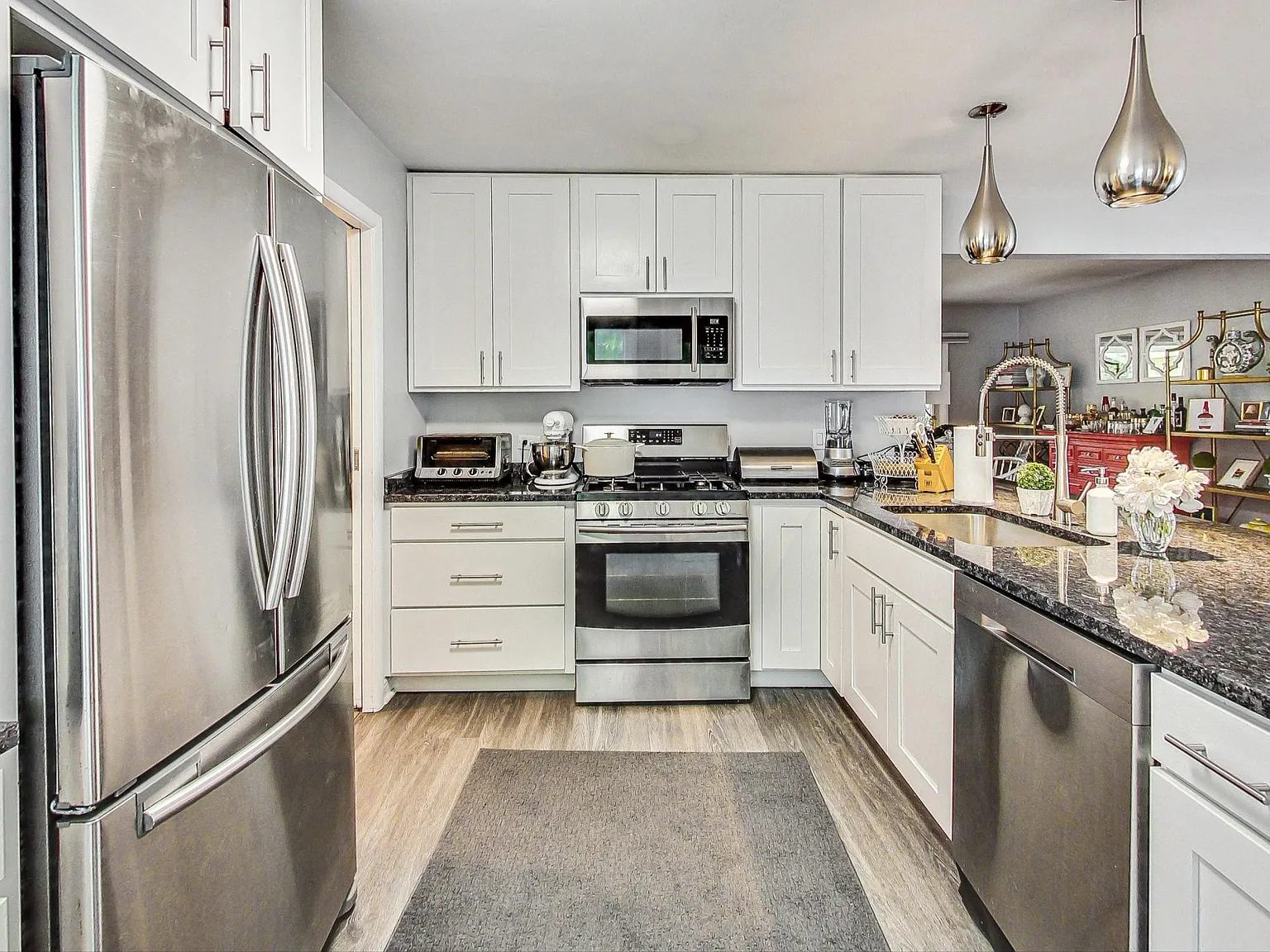 2106 Lake Avenue — Photo 2