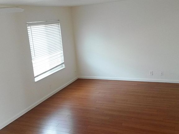 3rd image of 108 Rainier Ln