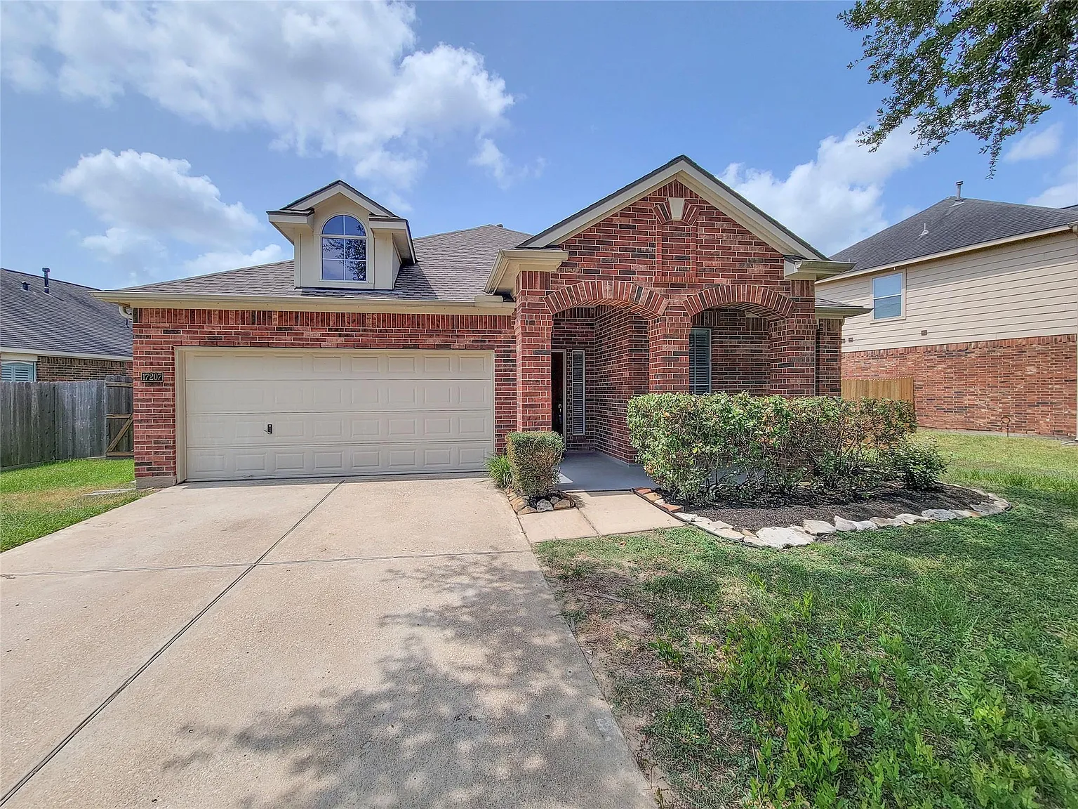 3 bed, 2.0 bath, 1870 sqft, $2,150 — Photo 1