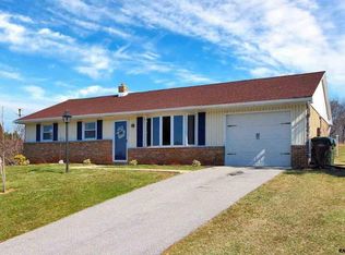 2112 Hope Dr, Red Lion, PA 17356