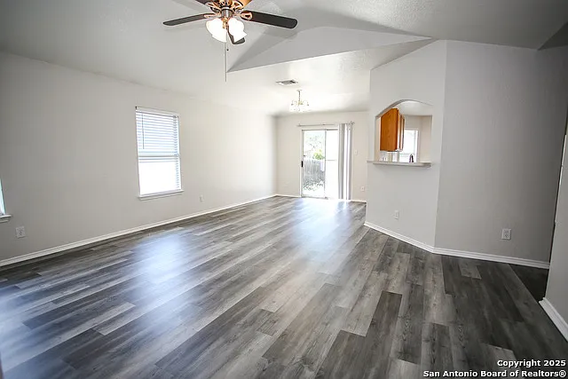3 bed, 2.0 bath, 1419 sqft, $1,700 — Photo 2