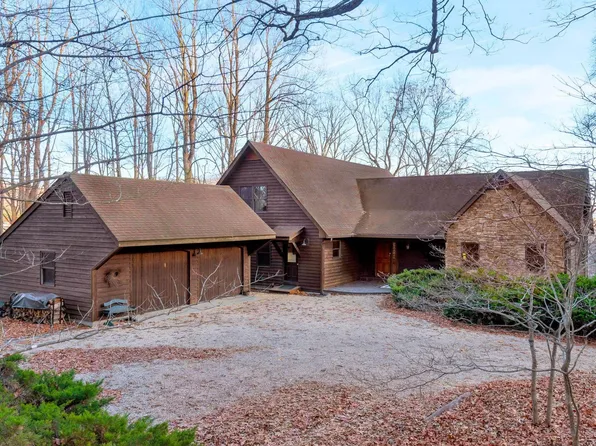 82 Orchard Pl, Afton, VA 22920