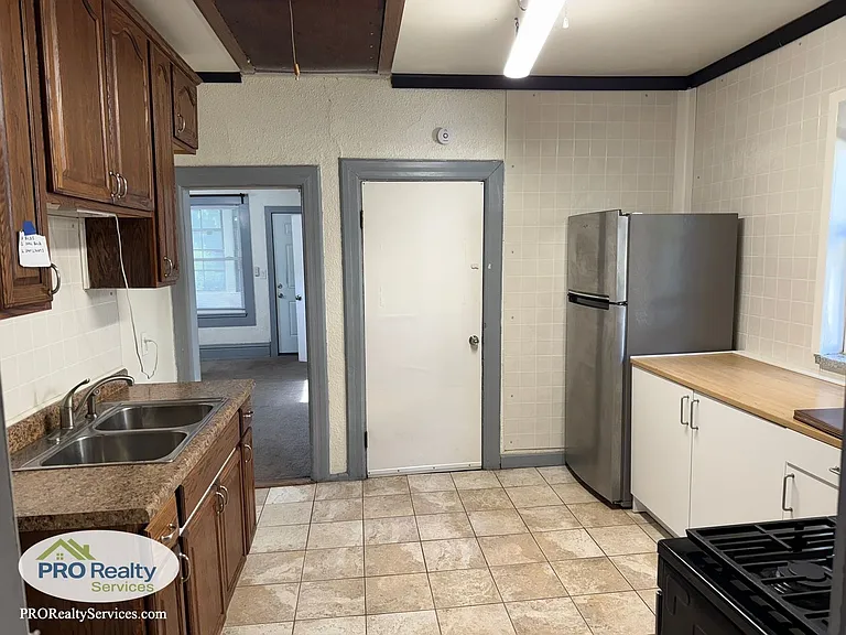 1015 Charles Ave — Photo 6
