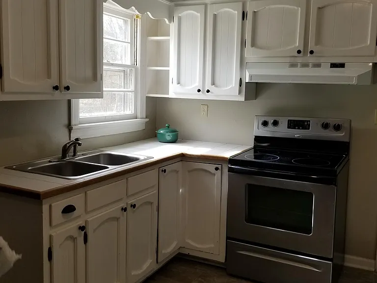 915 Stewart Ave — Photo 10
