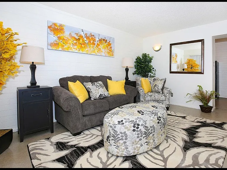 Parkside Apartments — Photo 3