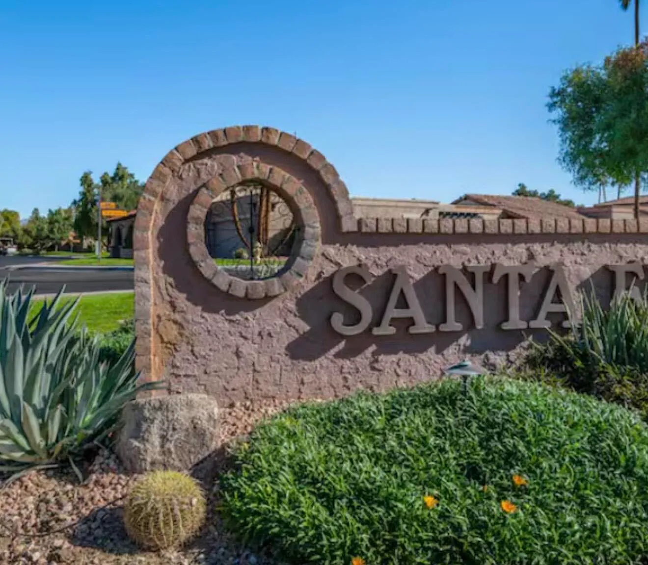 3 bed, 2.0 bath, 2046 sqft, $3,450 — Photo 2