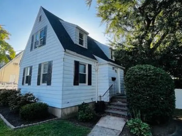 21 Northview Ter, Yonkers, NY 10703
