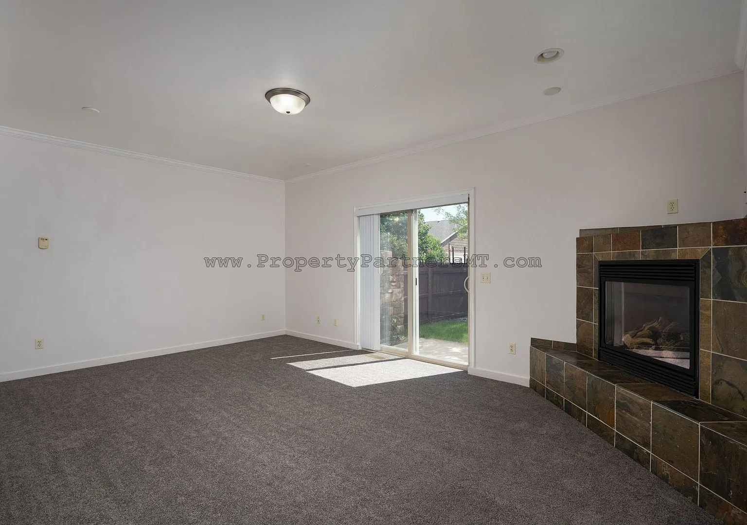 *First month rent free 2026!* Brand New Remodel 4 Bed 2.5 Bath Upgraded Townhome — Photo 2