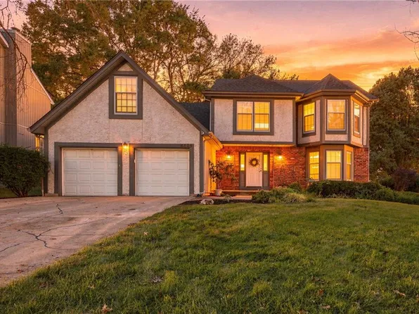 8408 Acuff Ln, Lenexa, KS 66215
