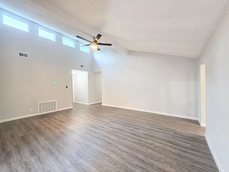 11643 Creston St — Photo 11