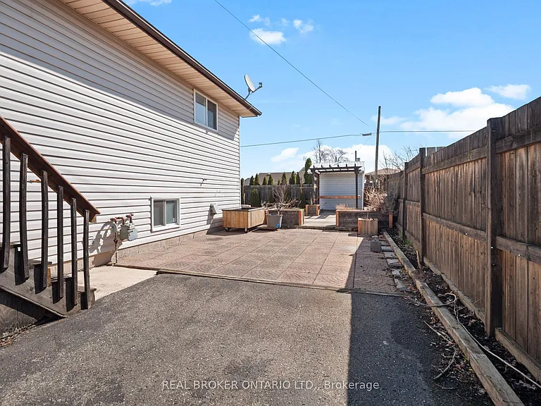 379 Southworth St S — Photo 3
