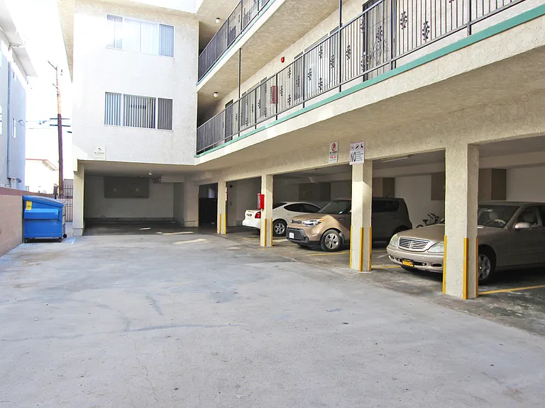 12700 Kornblum Ave — Photo 16