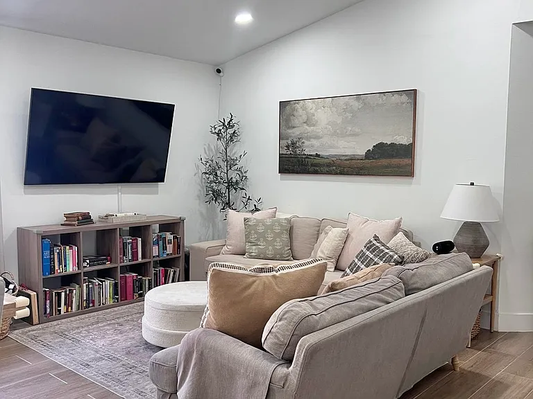 1285 Seagrape Cir — Photo 4