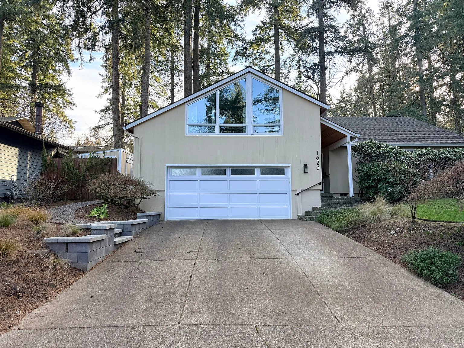 1620 Ash St — Photo 1