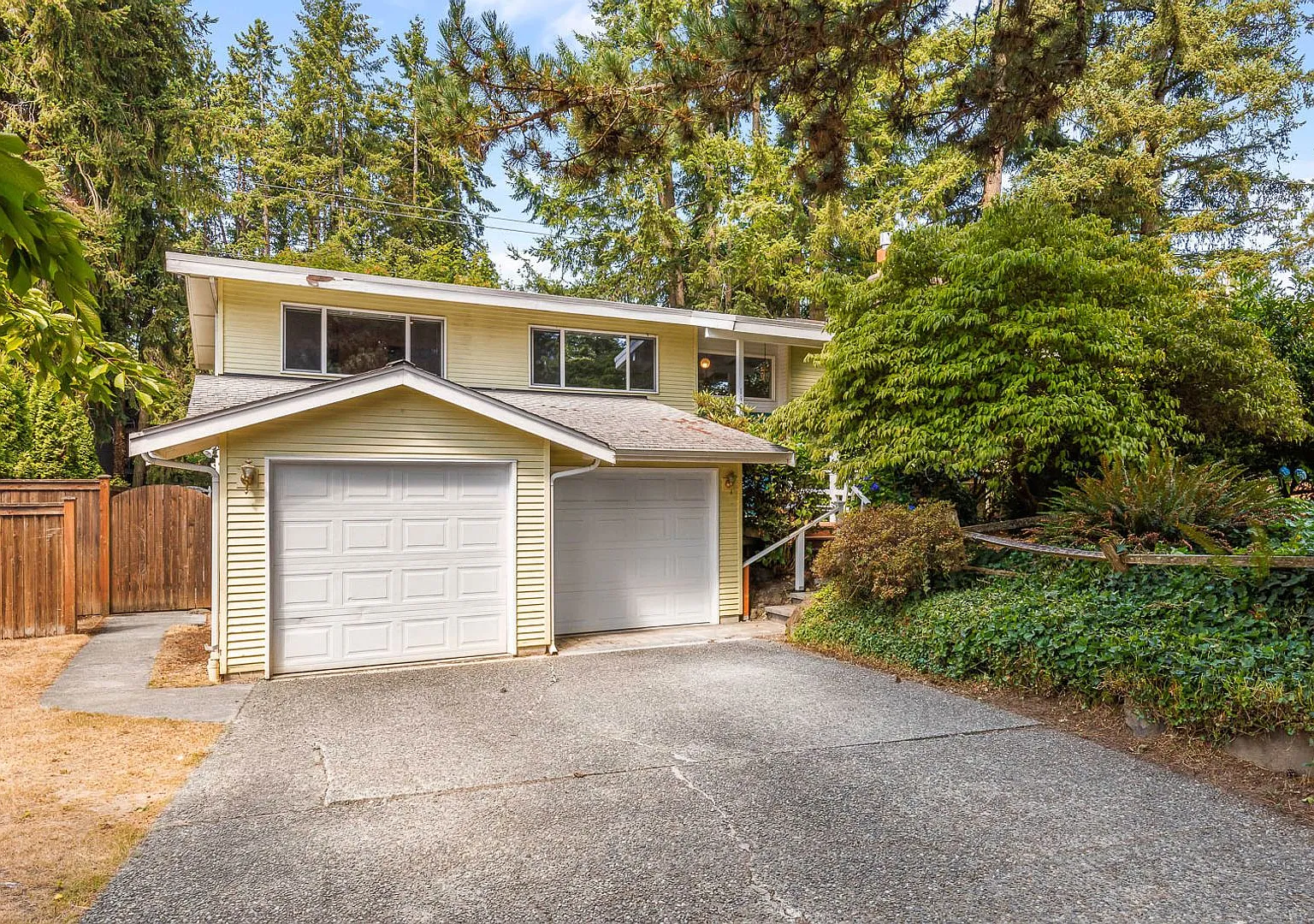 Spacious Redmond Split-Level with Dual Living Spaces — Photo 1