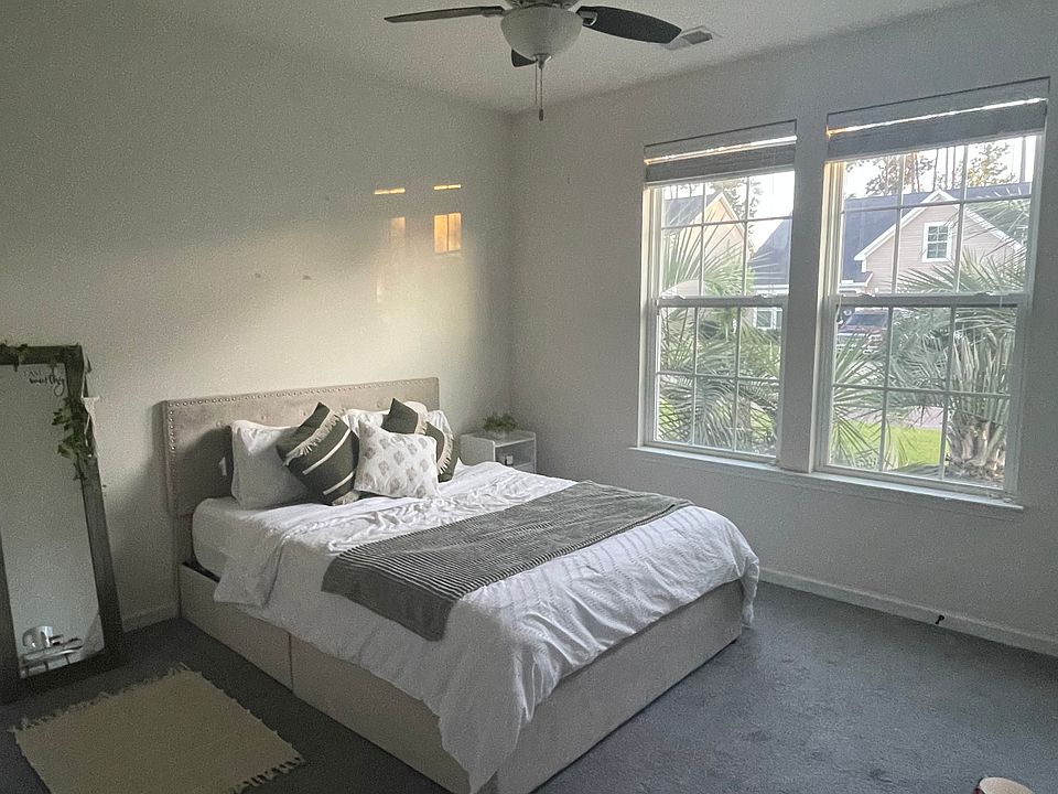 Furnished Room, there is one unfurnished if prefered
