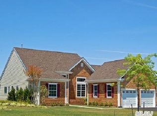 537 Hartmanns Farm Rd, Riverhead, NY 11901