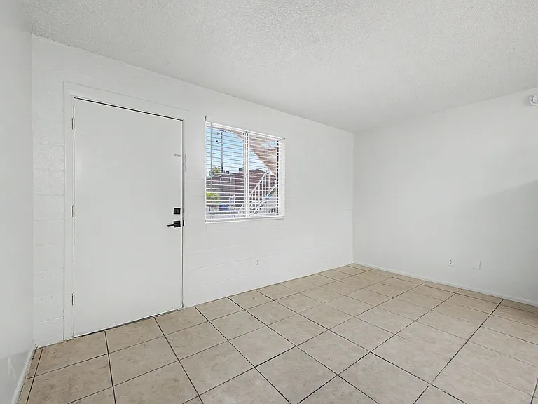 9514 N. 8th St — Photo 40
