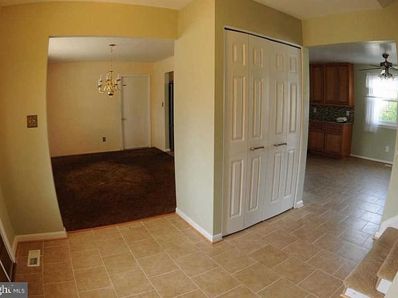 5th image of 426 Glen View Ct