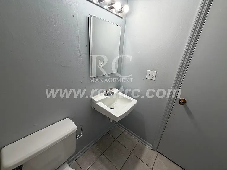 803 Skyline Dr — Photo 5