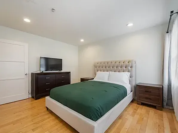 1611 Ben Lomond Dr, Glendale, CA 91202